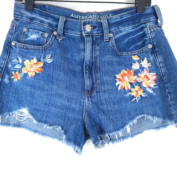 AMERICAN EAGLE Mom Shorts Floral Embroidered - Picture 4 of 11